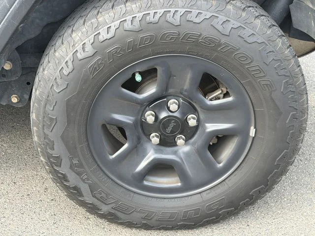 Used 2019 Green Jeep Unlimited Sport image 8