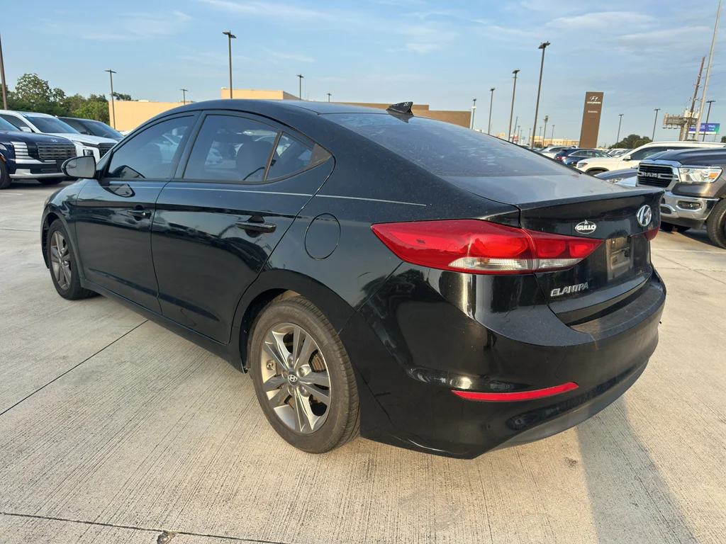 Used 2017 Phantom Black Hyundai SE image 8
