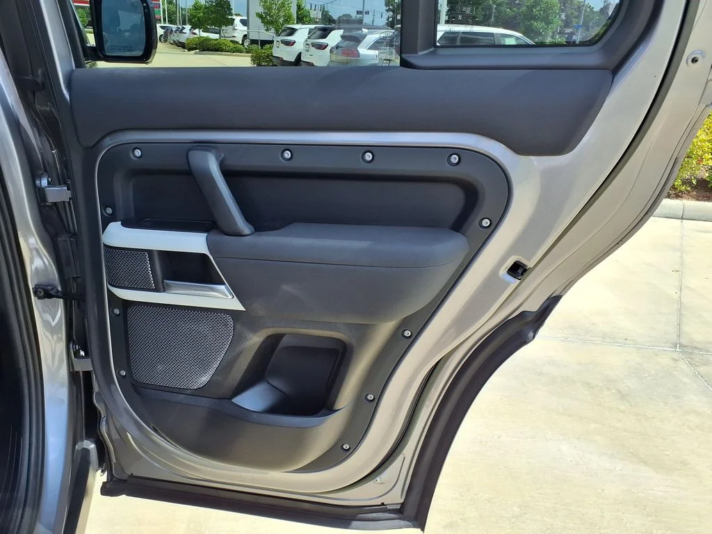 Used 2023 Black Land Rover SE image 17