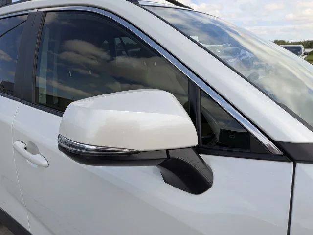 Used 2025 Beige Toyota XLE Premium image 9