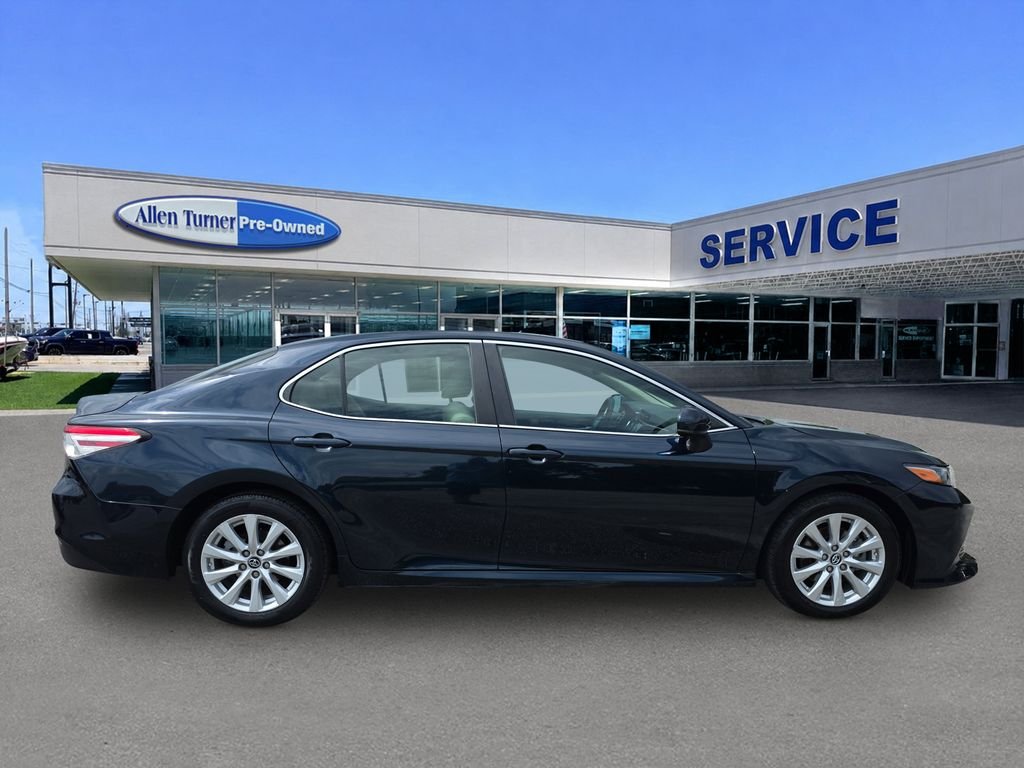2018 Toyota Camry LE - Photo 9
