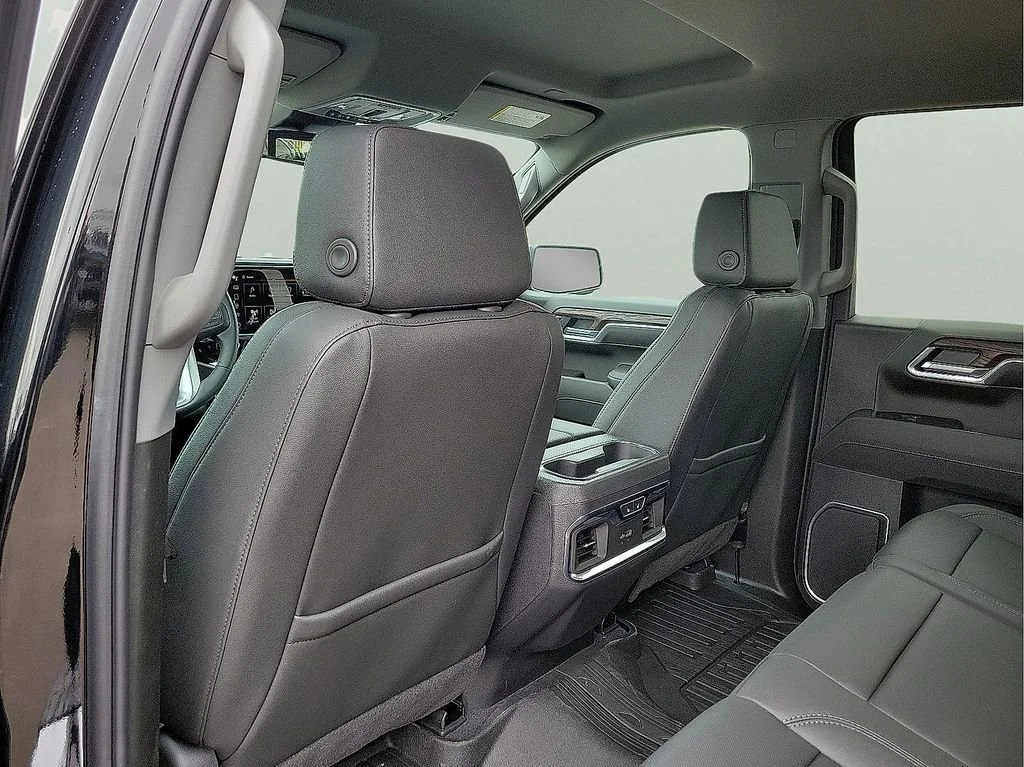 2026 GMC Sierra 1500 SLT - Photo 12