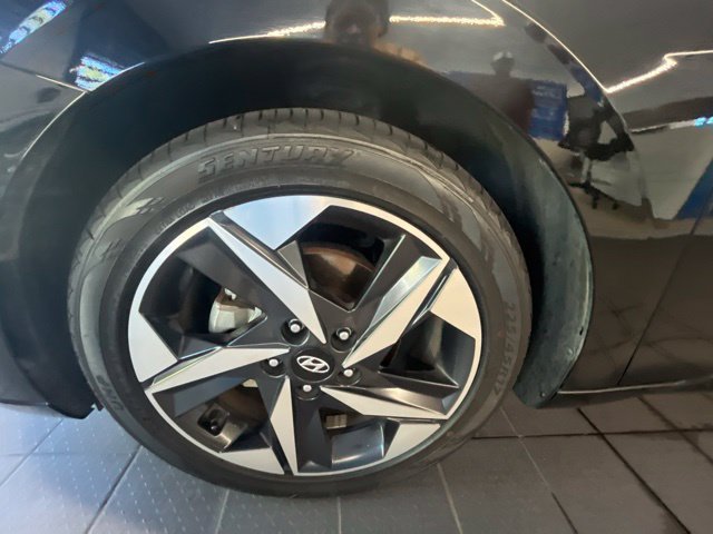 Used 2023 Phantom Black Hyundai SEL image 6