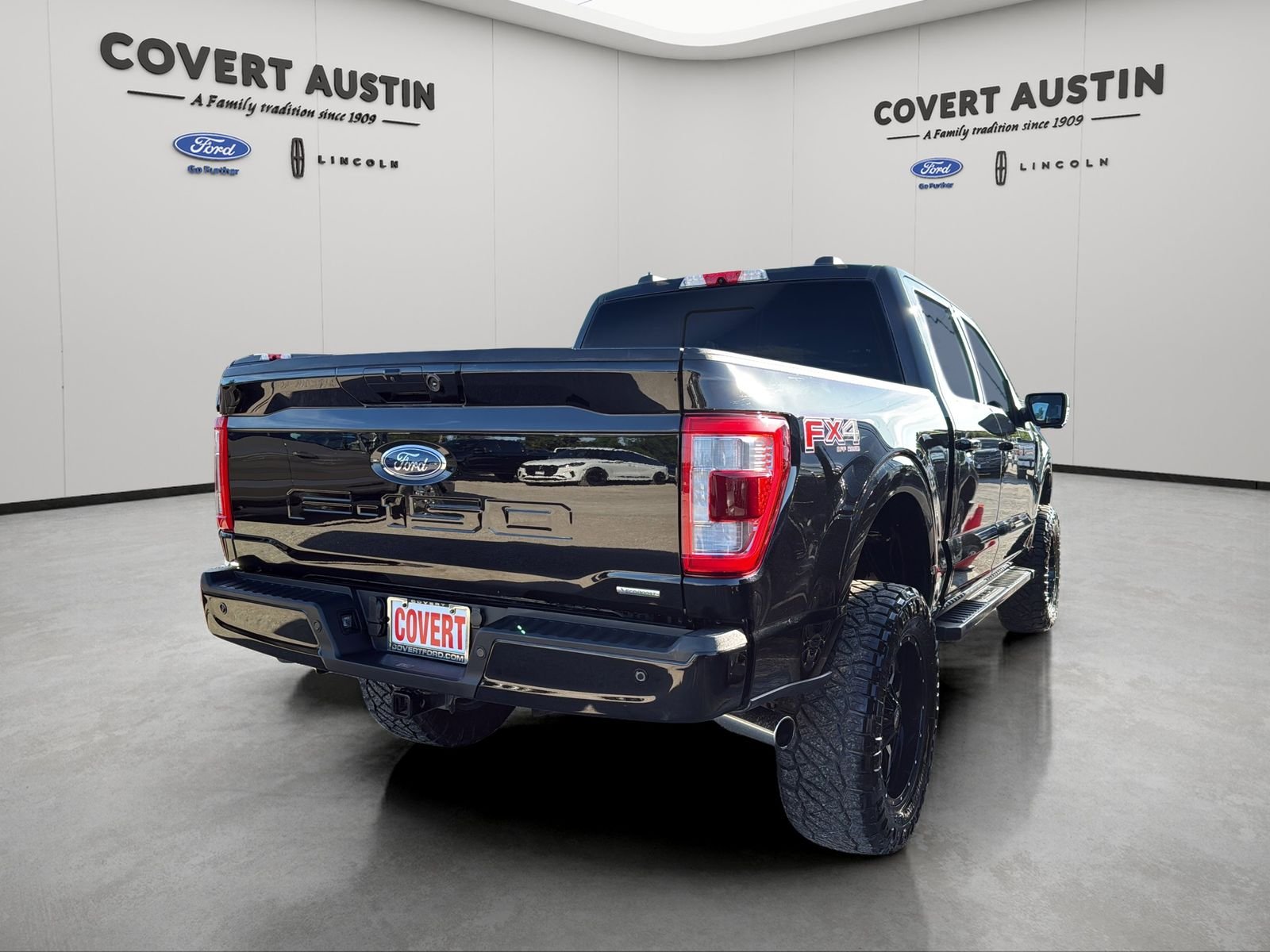 Used 2022 Black Ford Lariat image 10