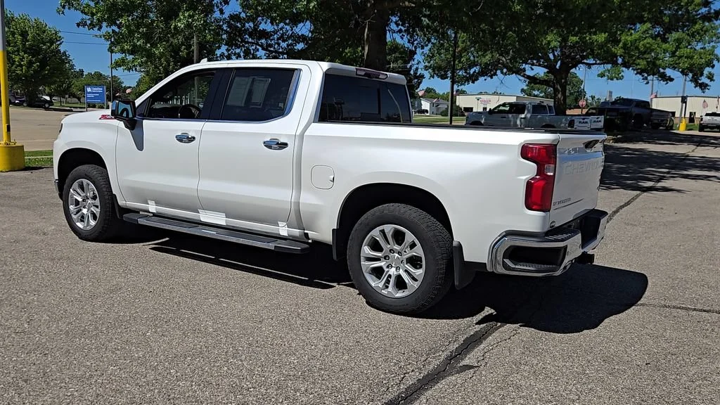 Used 2021 IRIDESCENT PEARL TRICOAT Chevrolet LTZ image 32