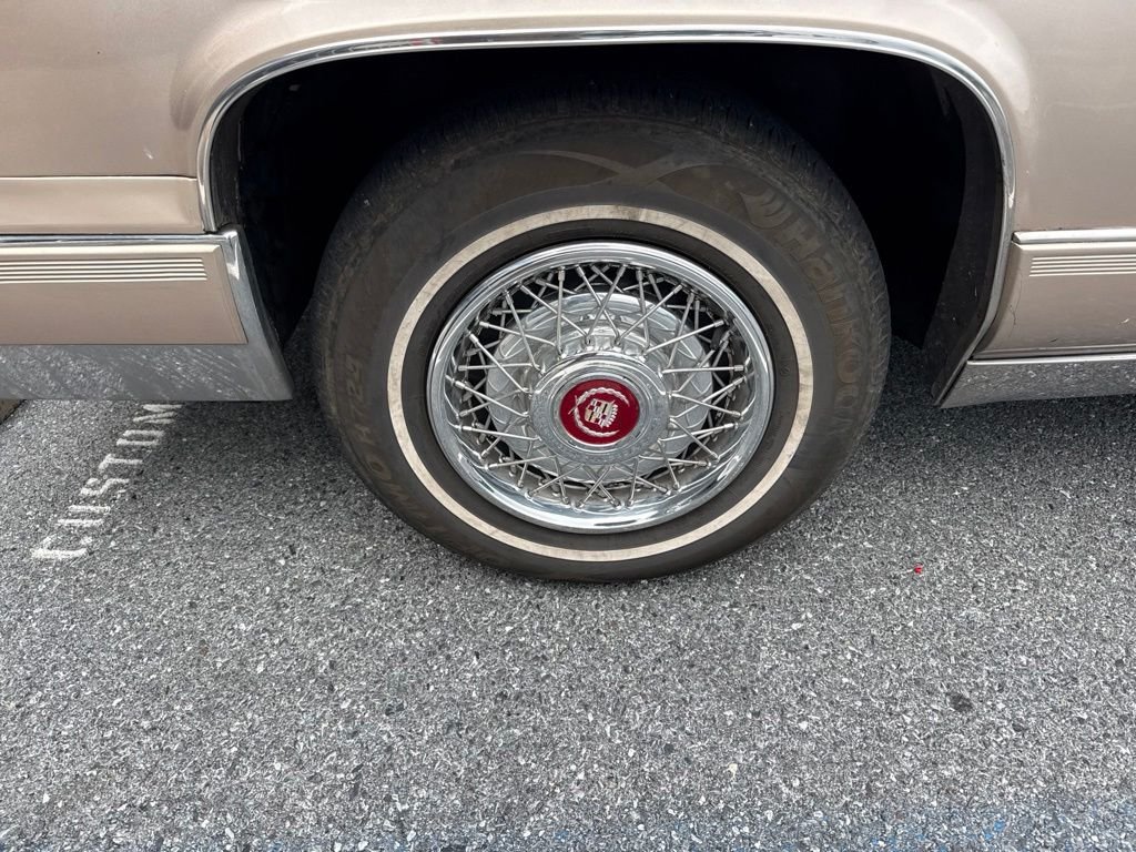 Used 1992 Brown Cadillac Base image 4