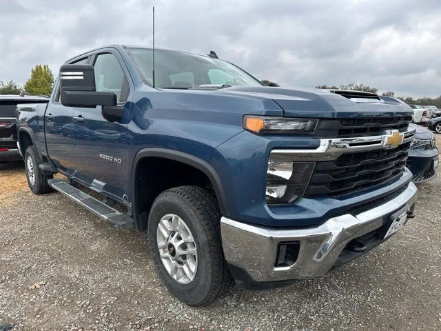 Used 2025 Blue Chevrolet LT image 3