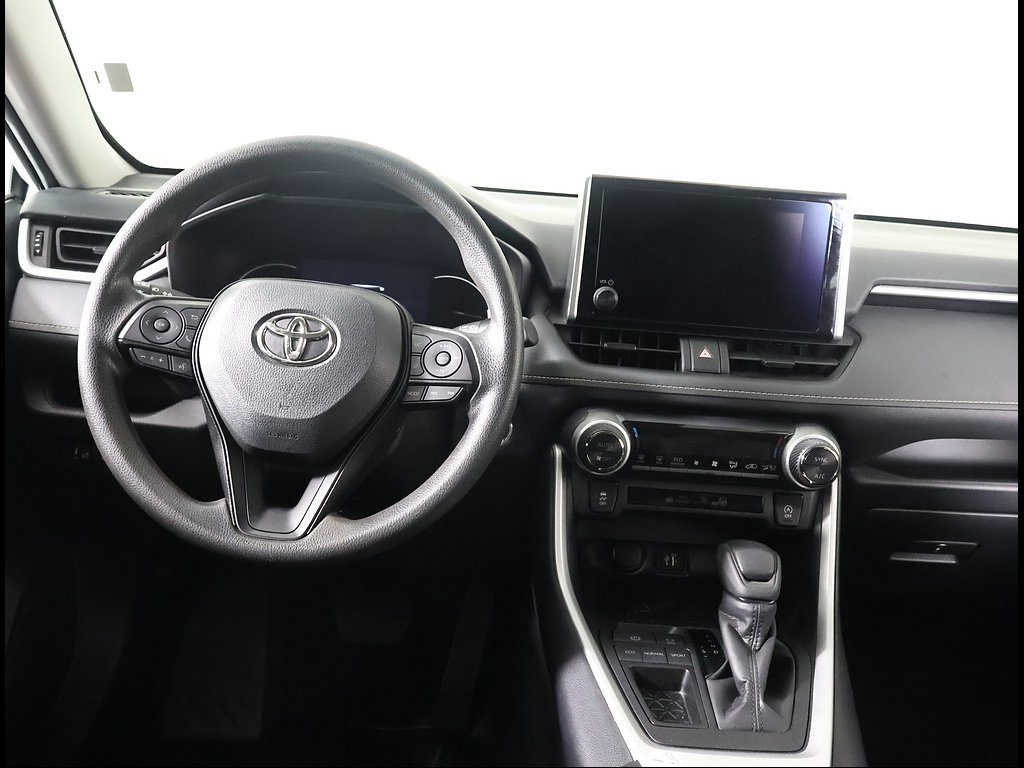 Used 2025 Ice Cap Toyota XLE image 8