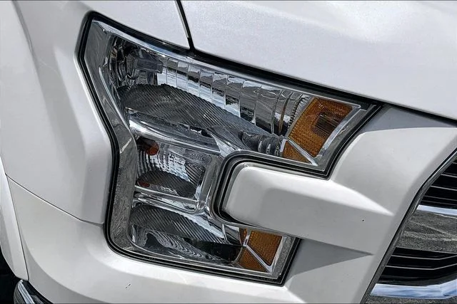 Used 2015 White Platinum Tri-Coat Metallic Ford Lariat image 32