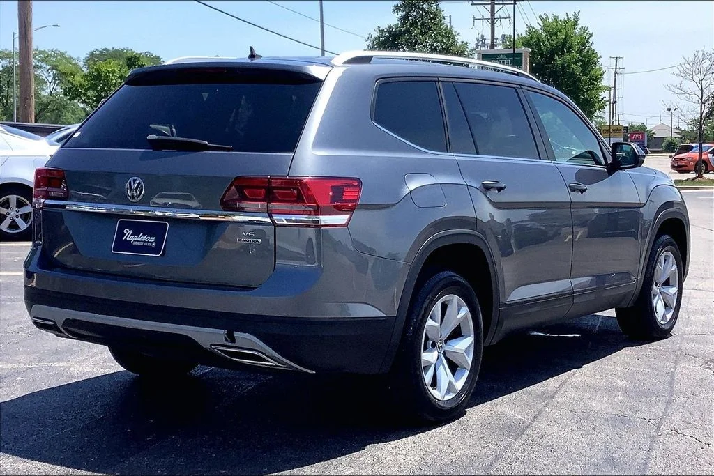 Used 2018 Gray Volkswagen S image 16