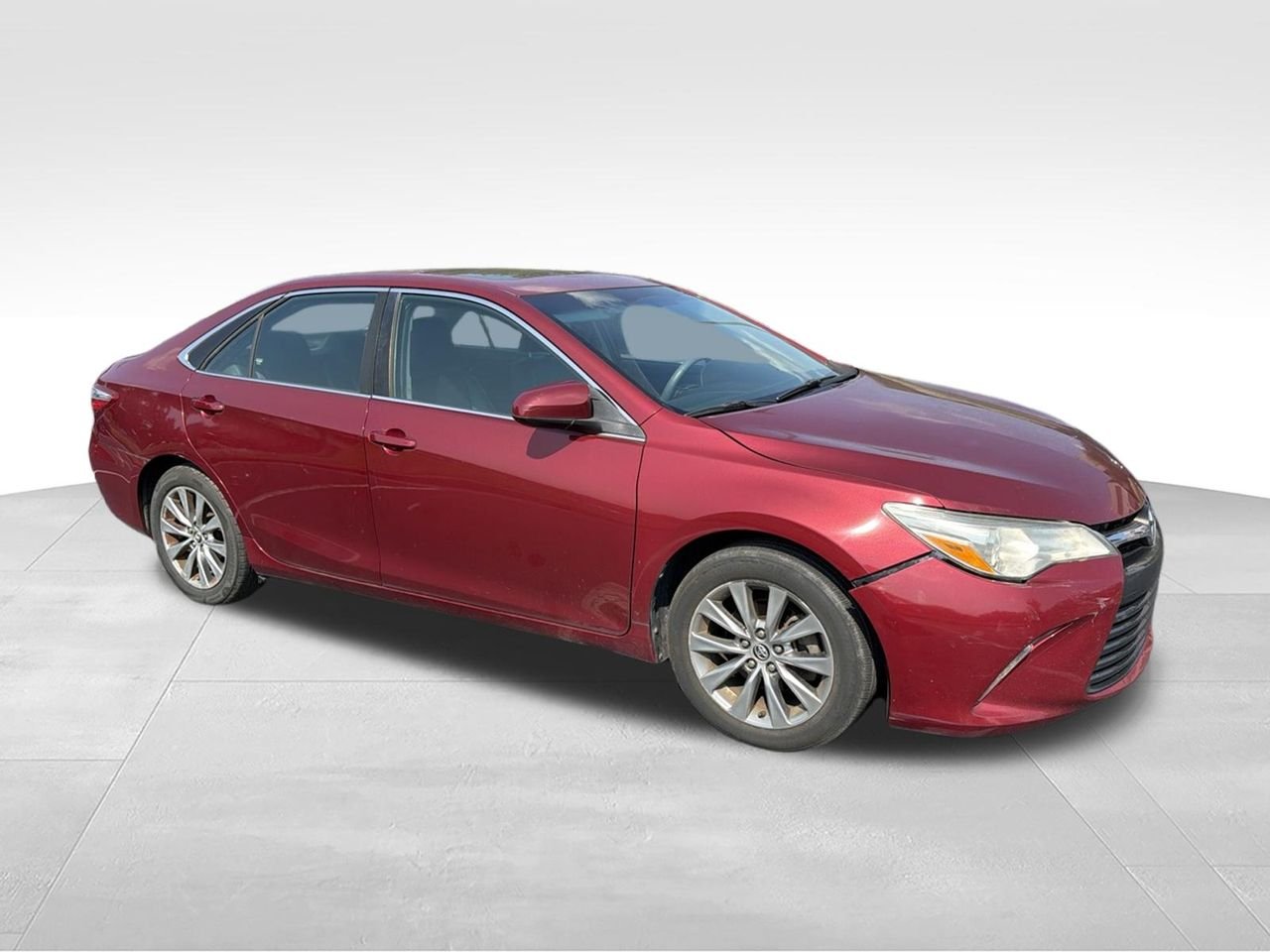 Used 2015 Red Toyota XLE image 3