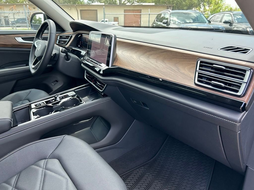 New 2026 Black Volkswagen SE w/Technology image 38