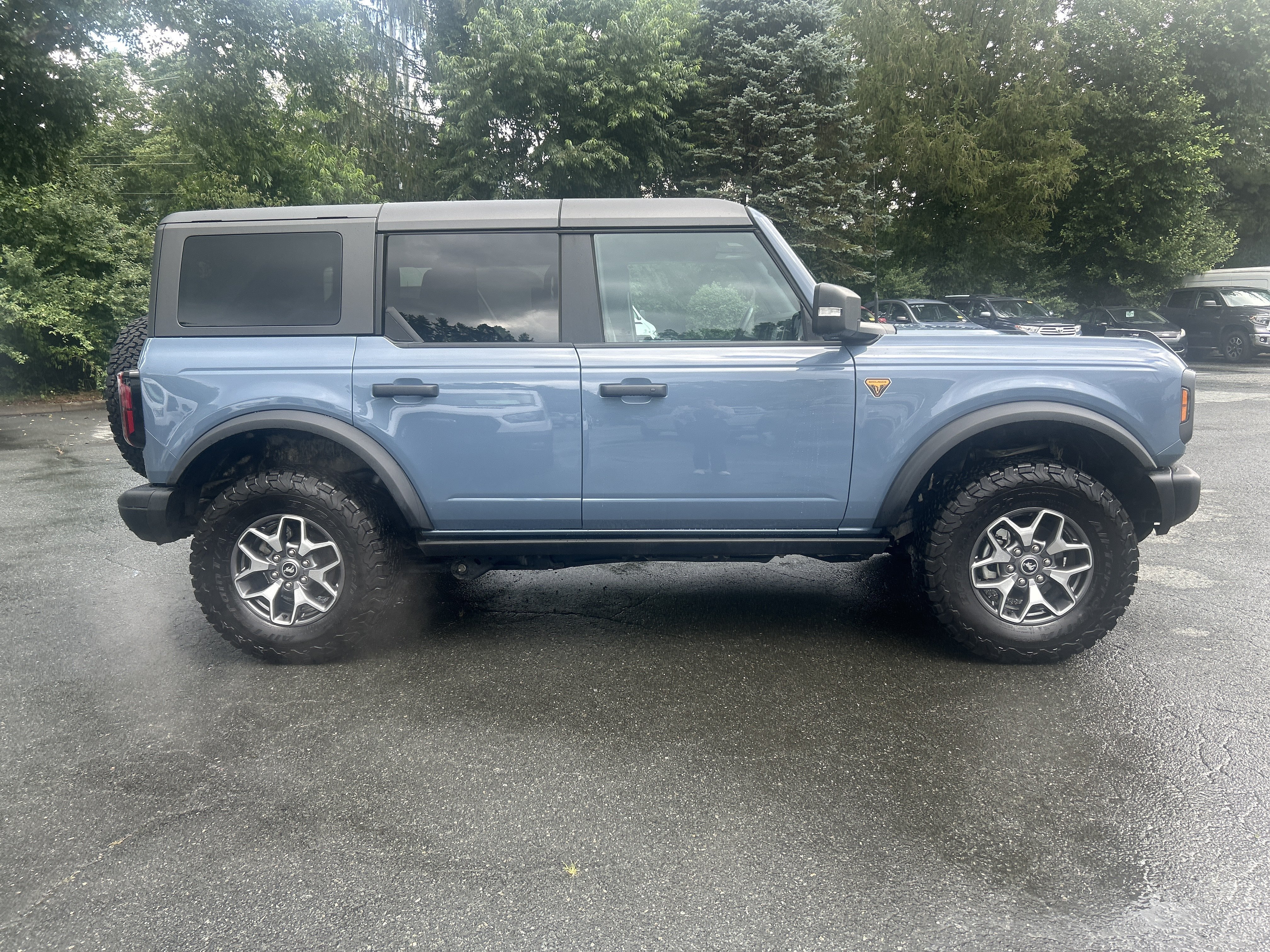 Used 2025 Azure Gray Metallic Ford Badlands image 4