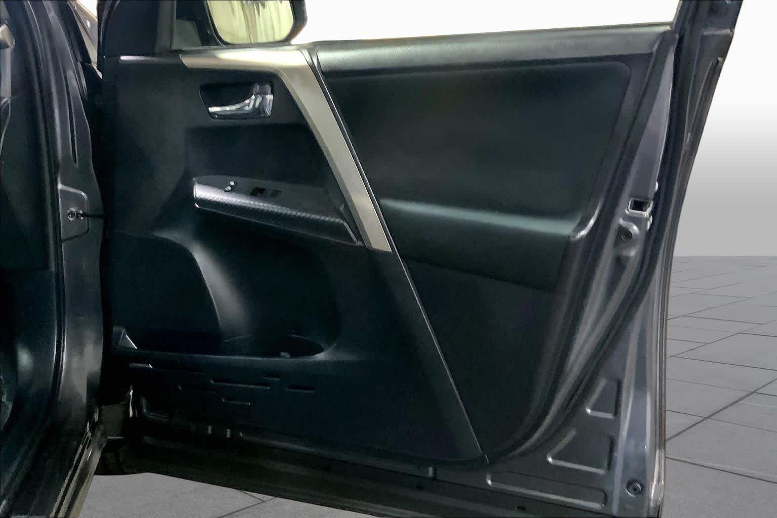Used 2014 Magnetic Gray Metallic Toyota XLE image 23