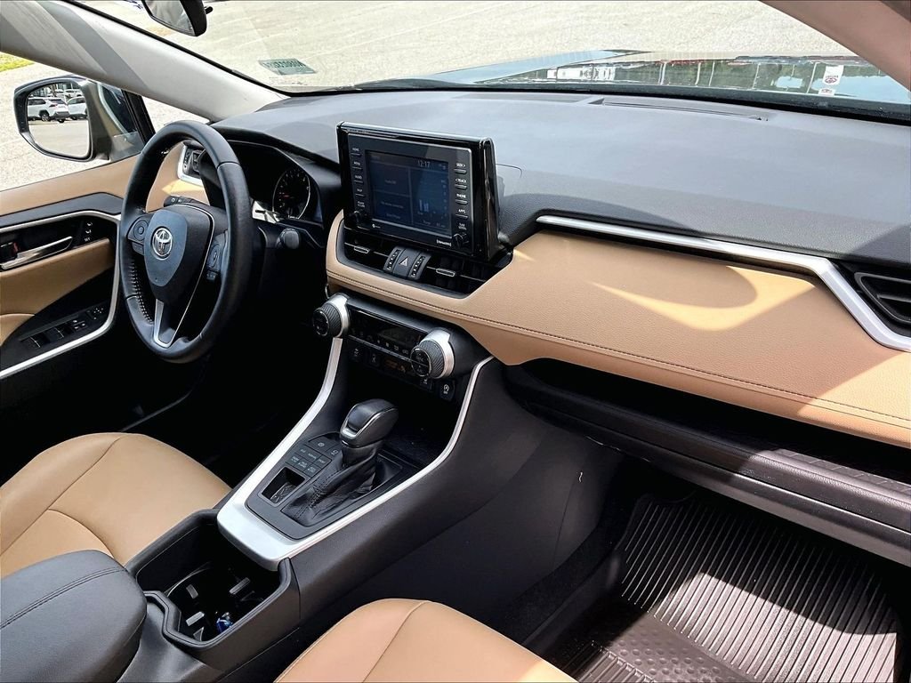 Used 2022 Black Toyota XLE Premium image 14