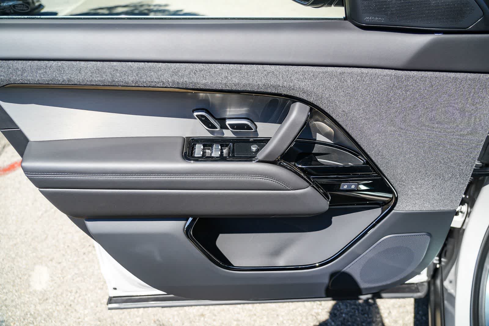 New 2026 Borasco Grey Land Rover SE image 20