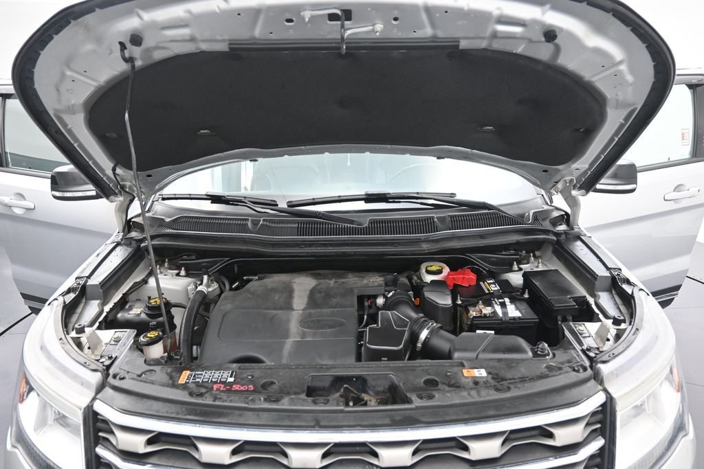 Used 2017 Ingot Silver Ford XLT image 32