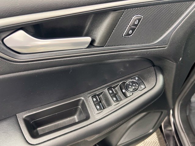 Used 2023 Black Ford SE image 13