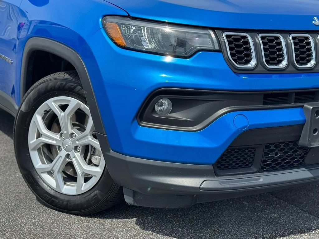 Used 2024 Blue Jeep Latitude image 3