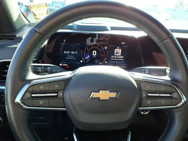 Used 2025 Sterling Gray Metallic Chevrolet Premier image 21