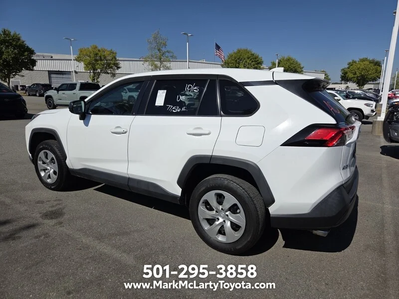Used 2022 White TOYOTA LE image 6