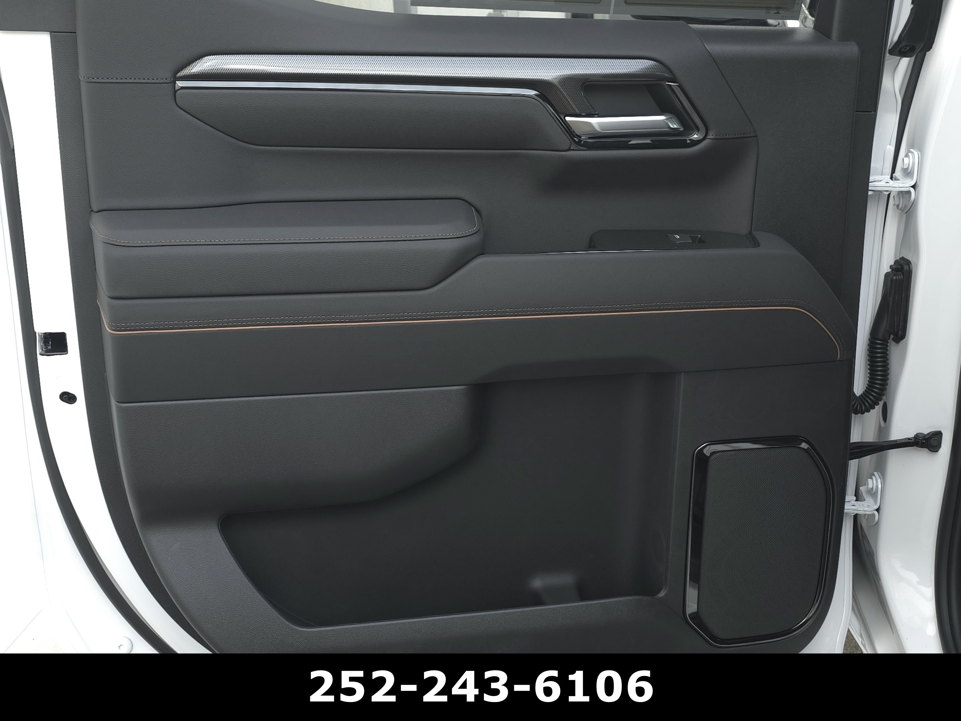 Used 2026 Summit White GMC AT4 image 33