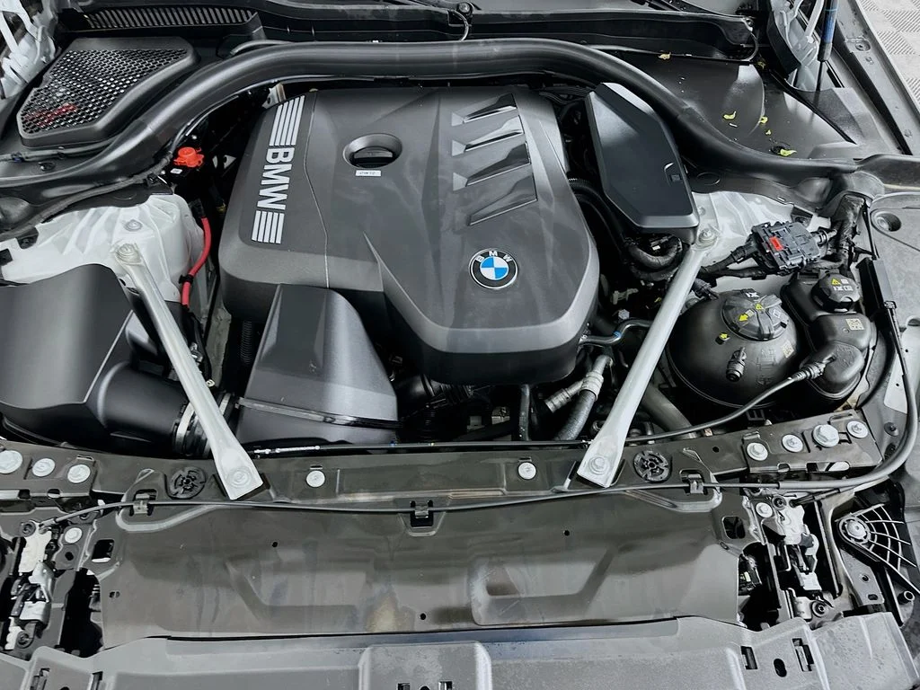 2025 BMW 5 Series 530i - Photo 31