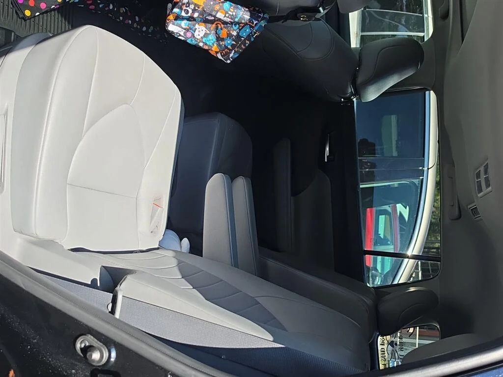 Used 2020 Midnight Black Metallic Toyota Hybrid XLE image 4