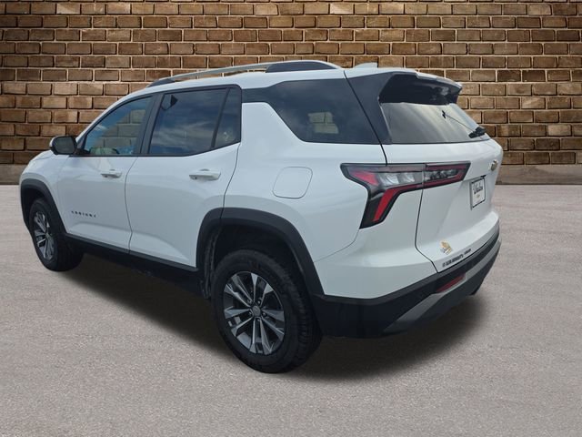 2025 Chevrolet Equinox LT photo 2