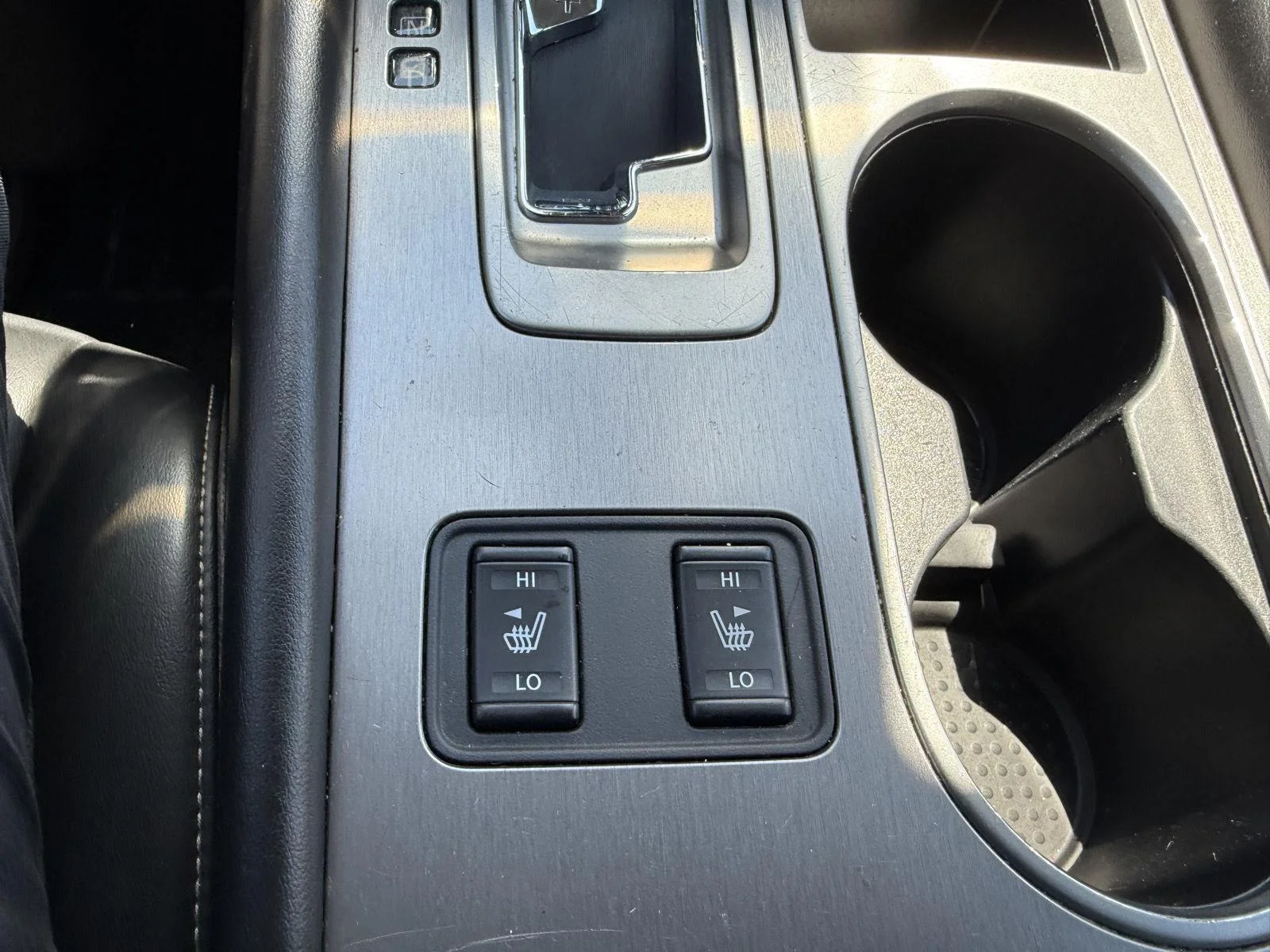 Used 2023  Nissan  image 7