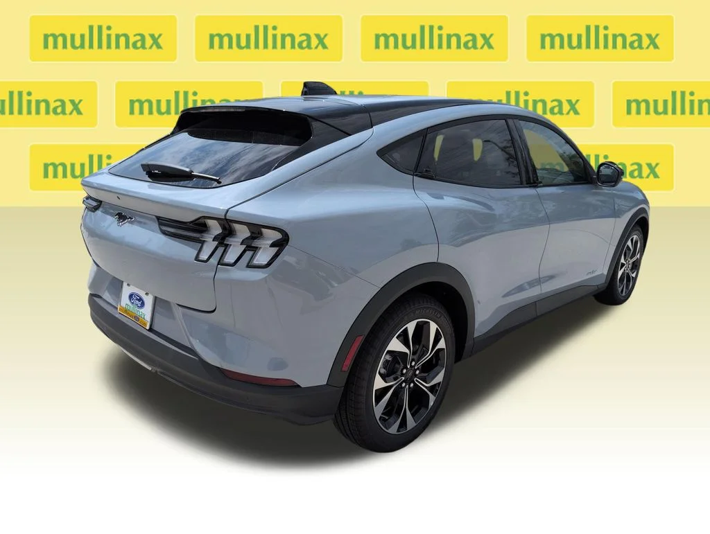 New 2026 Gray Ford Select image 3