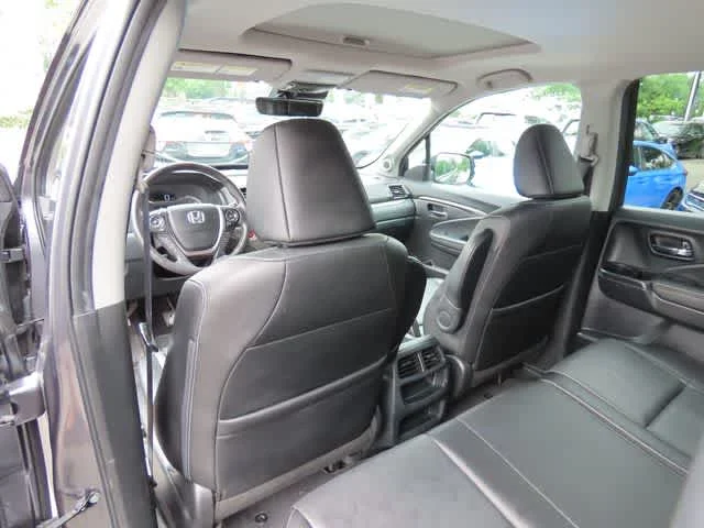 Certified Used 2023 Modern Steel Metallic Honda EX-L image 17