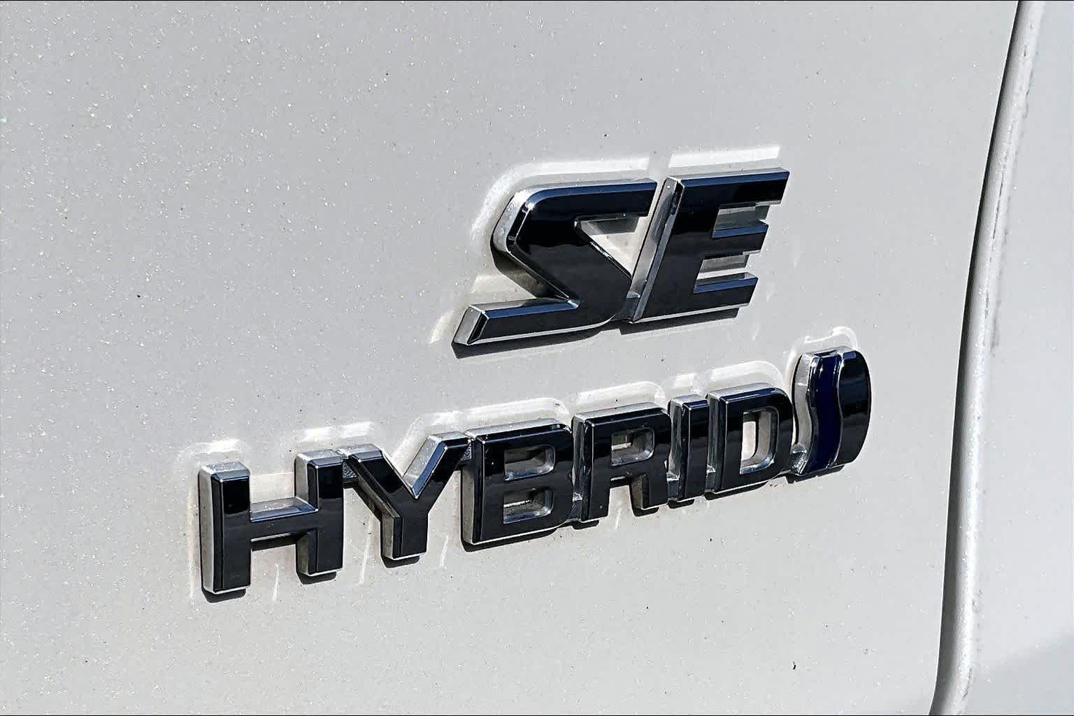 Used 2022 Blizzard Pearl Toyota Hybrid SE image 10