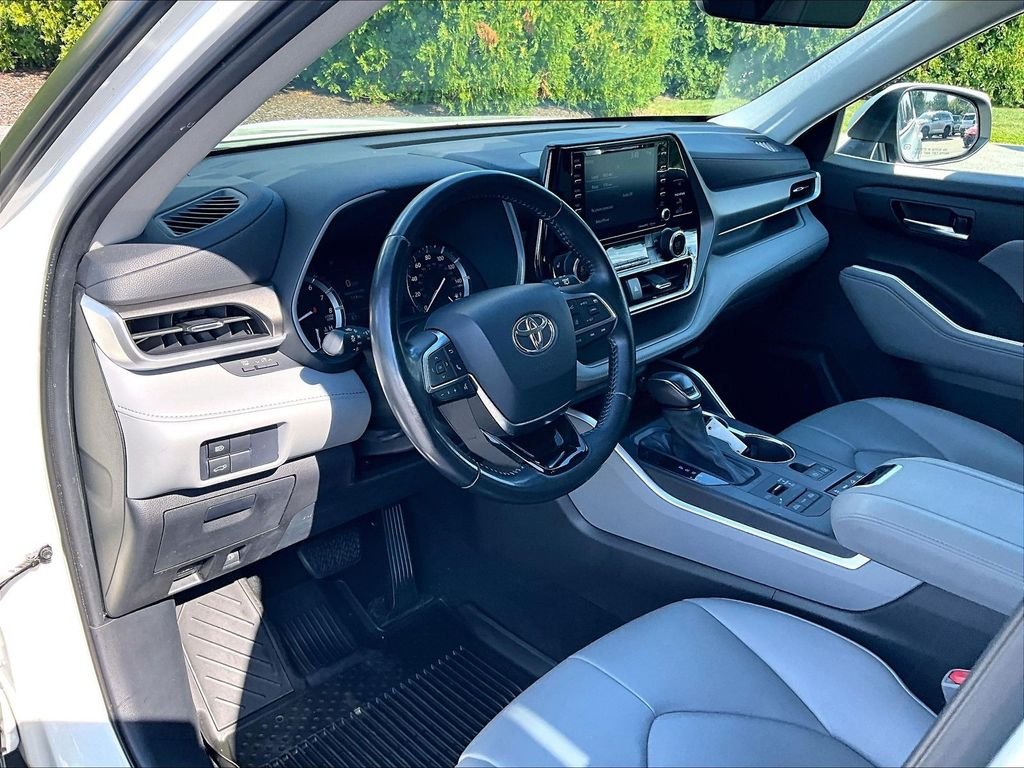 Used 2021 White Toyota XLE image 8
