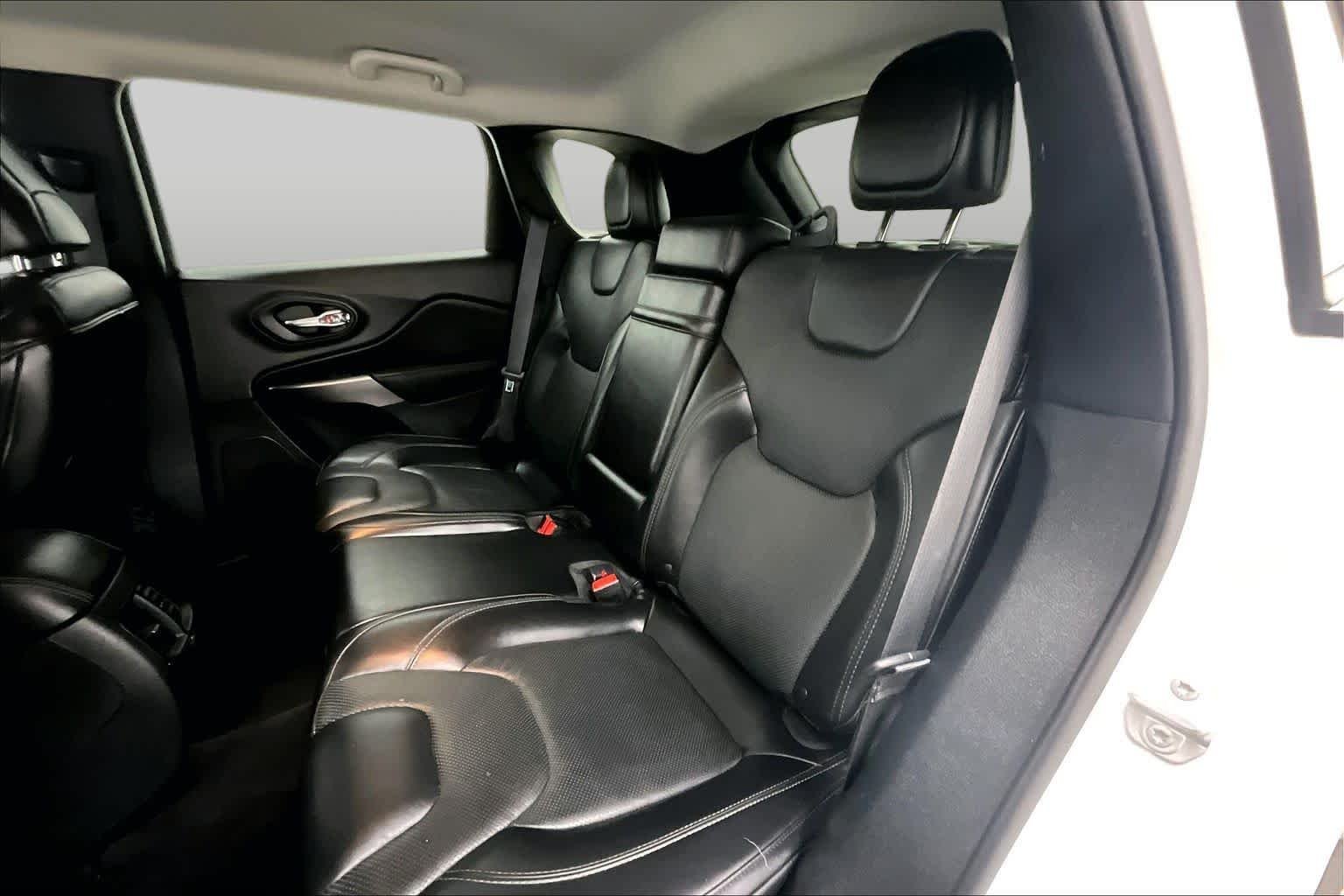 Used 2019 Bright White Clearcoat Jeep Limited image 21