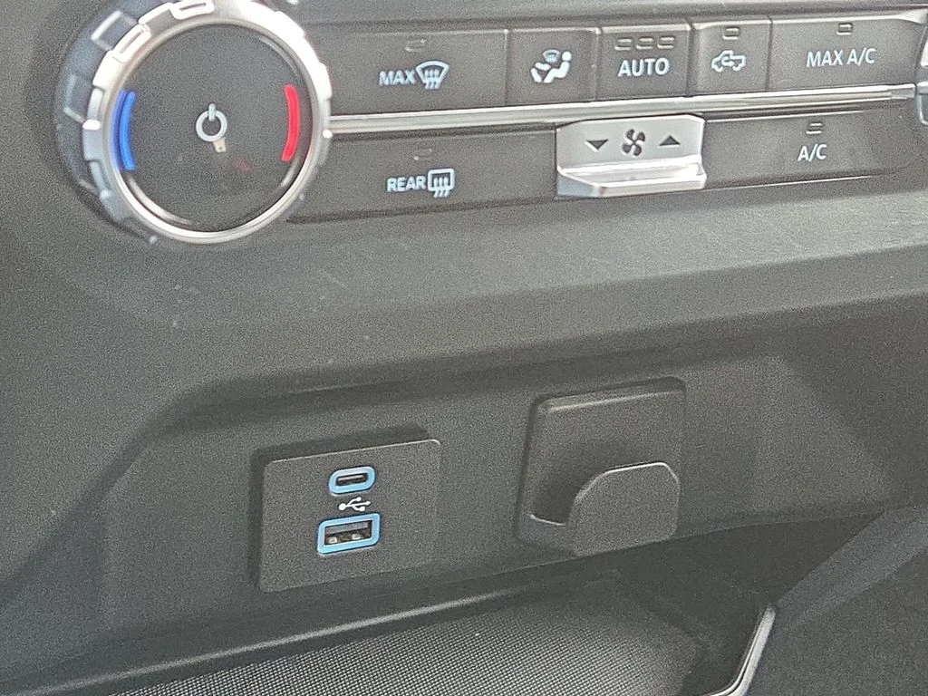 Used 2023 White Ford XLT image 42