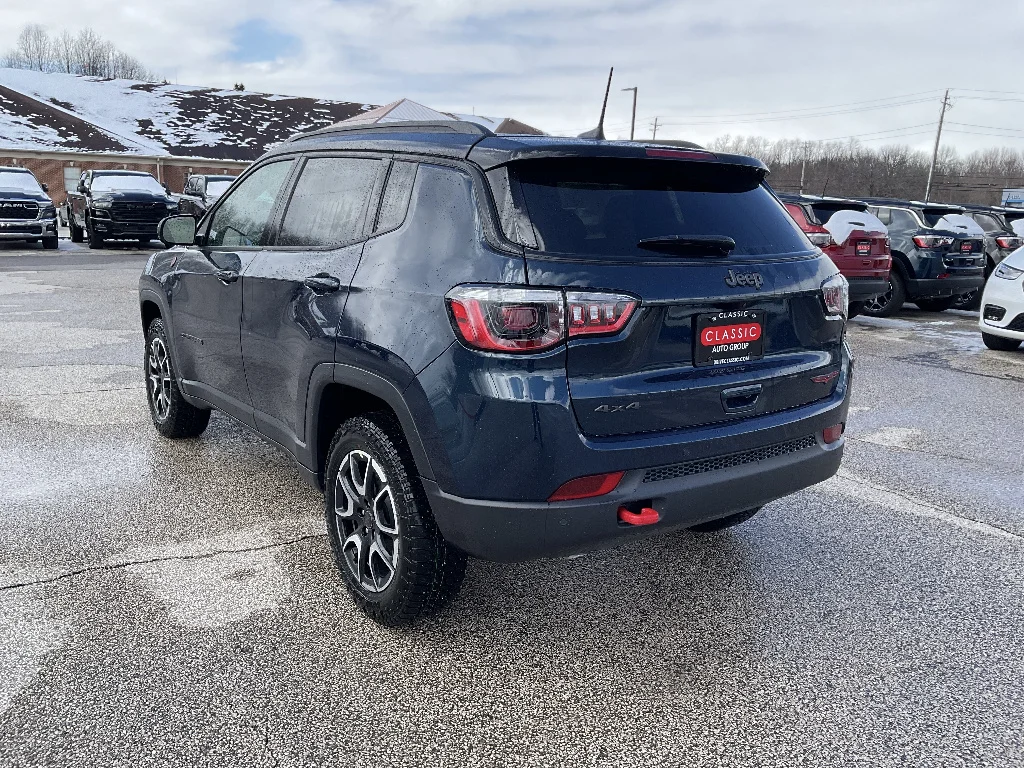 New 2026 Fathom Blue Pearl-Coat Exterior Paint Jeep Trailhawk image 5