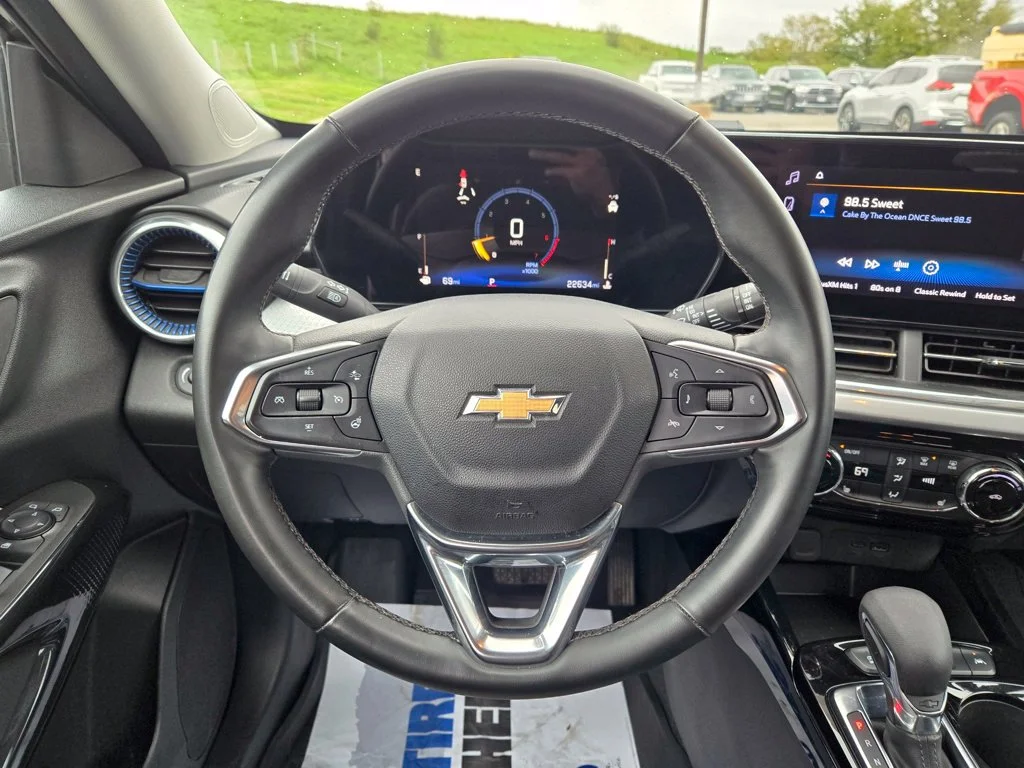 Used 2025 Black Chevrolet LT image 19