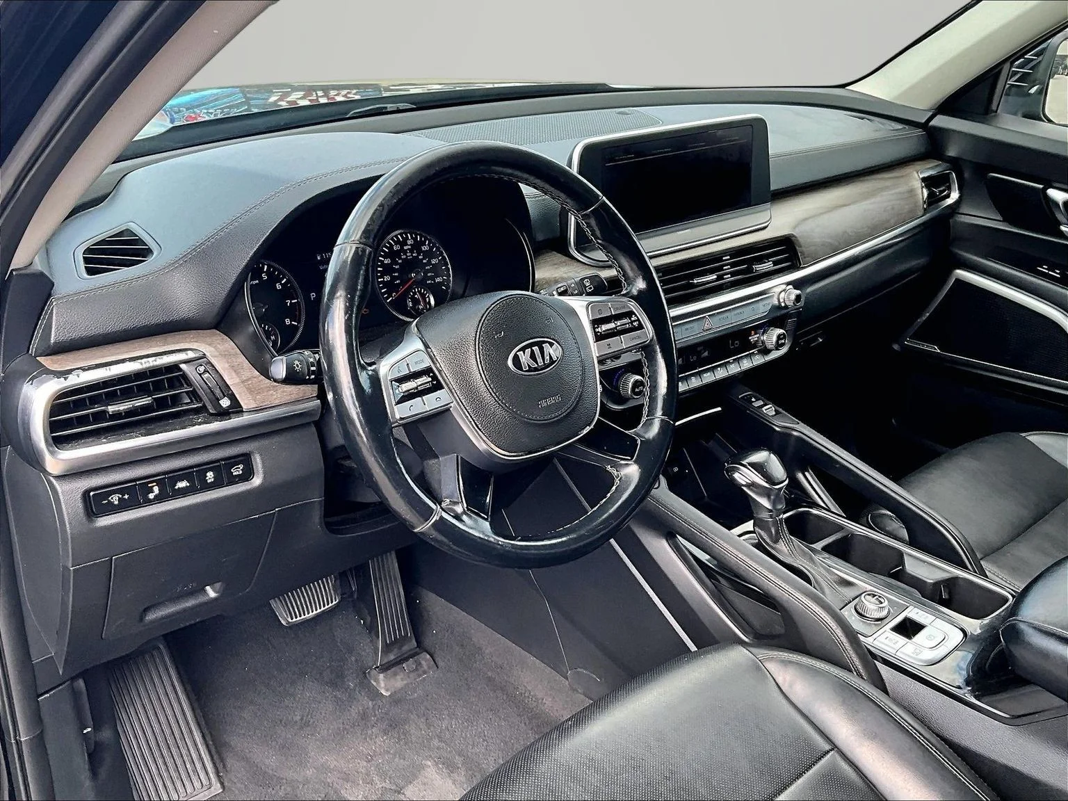 Used 2020 Black Kia EX image 15