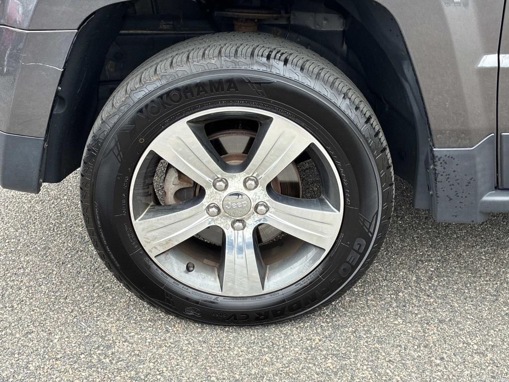 Used 2017 Gray Jeep Latitude image 17