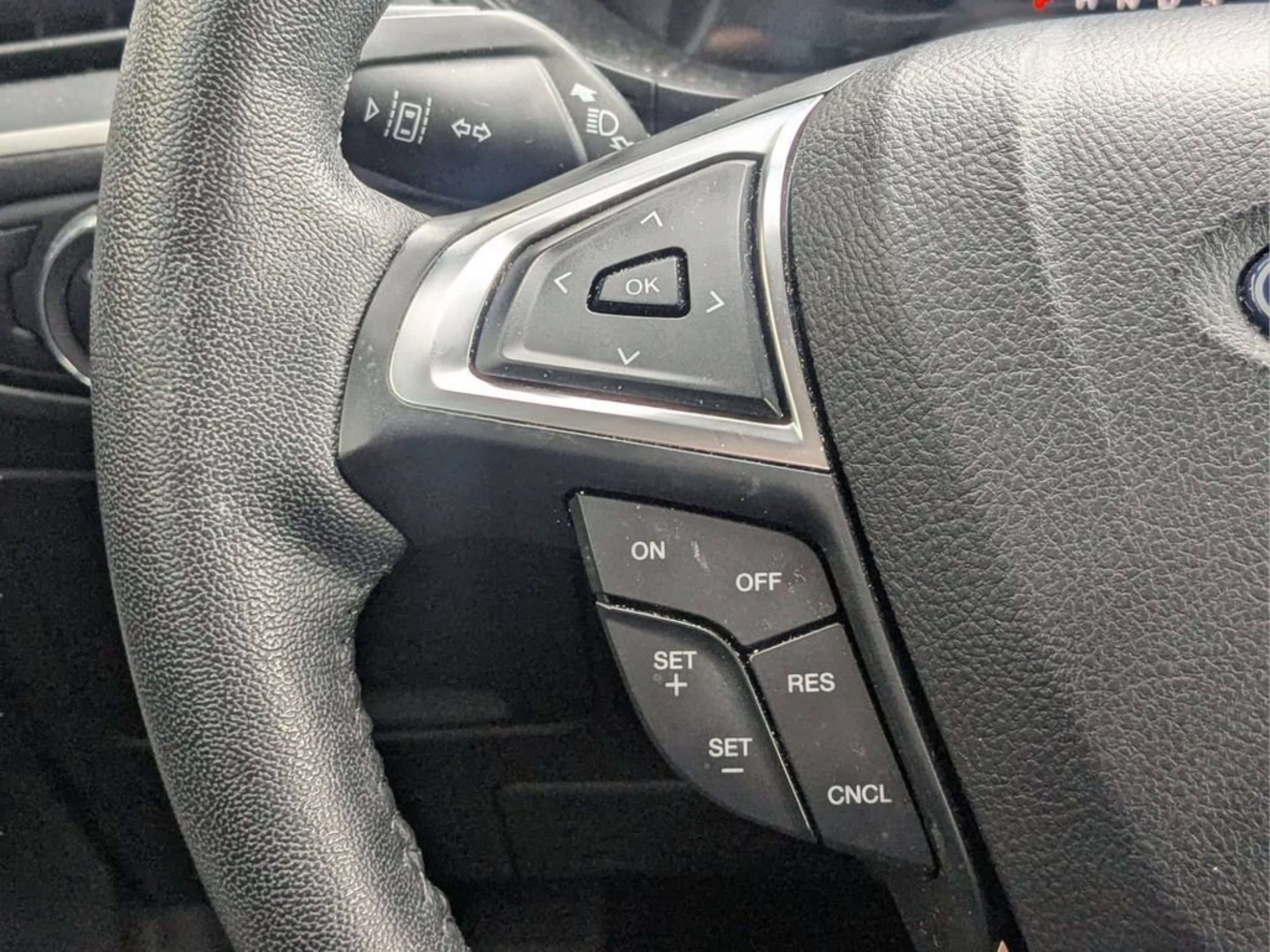 Used 2024 Oxford White Ford SEL image 25