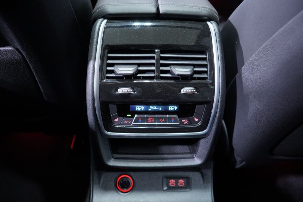 New 2026 Black Sapphire Metallic BMW ALPINA XB7 image 16