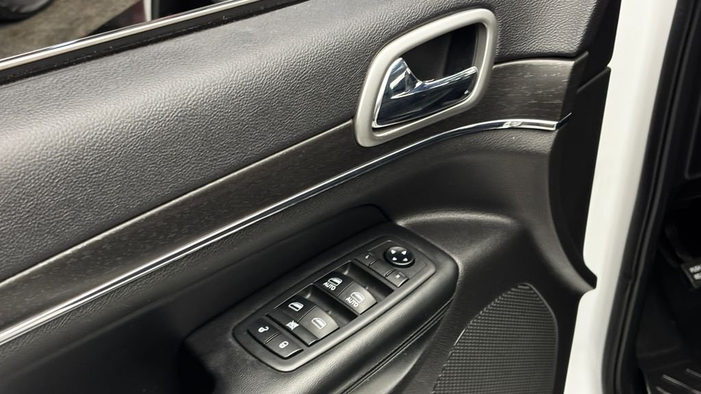 Used 2018 White Jeep Limited image 13