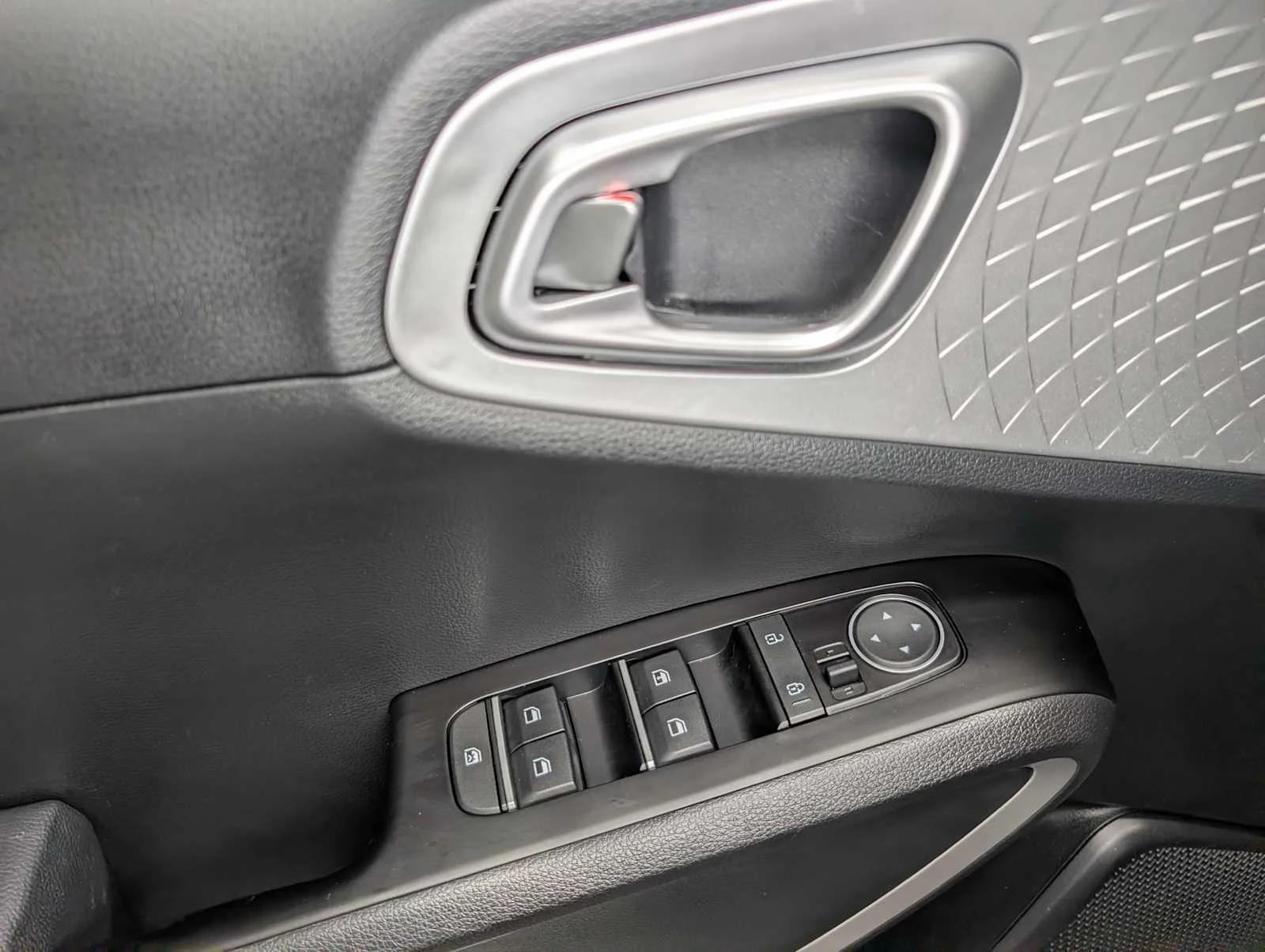 Certified Used 2025 Snow White Pearl Kia LX image 35