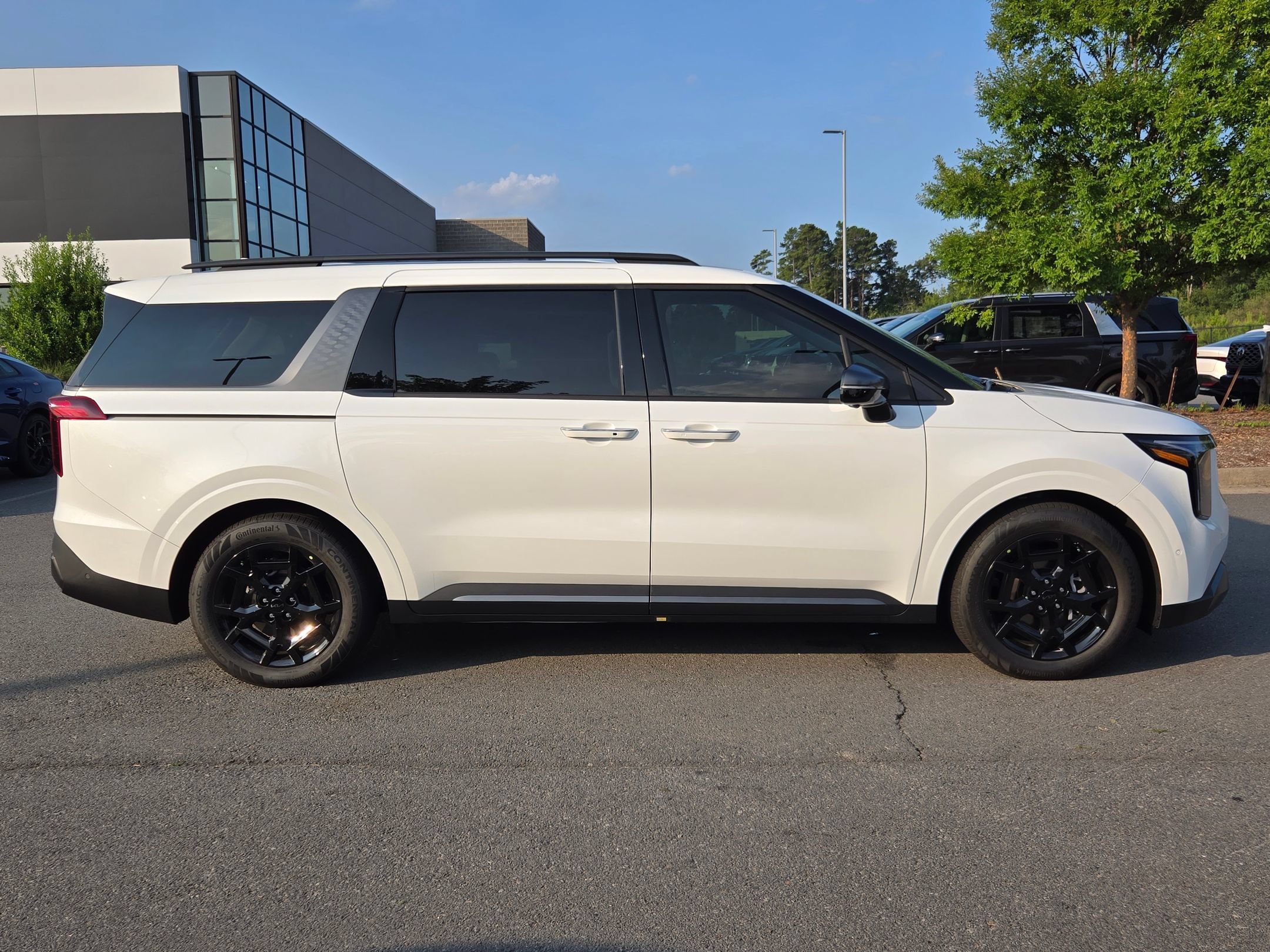 New 2027 Snow White Pearl Kia SX Prestige image 8
