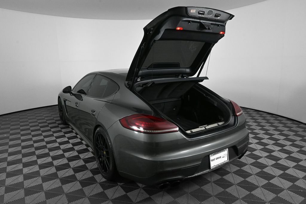 Used 2015  Porsche GTS image 30