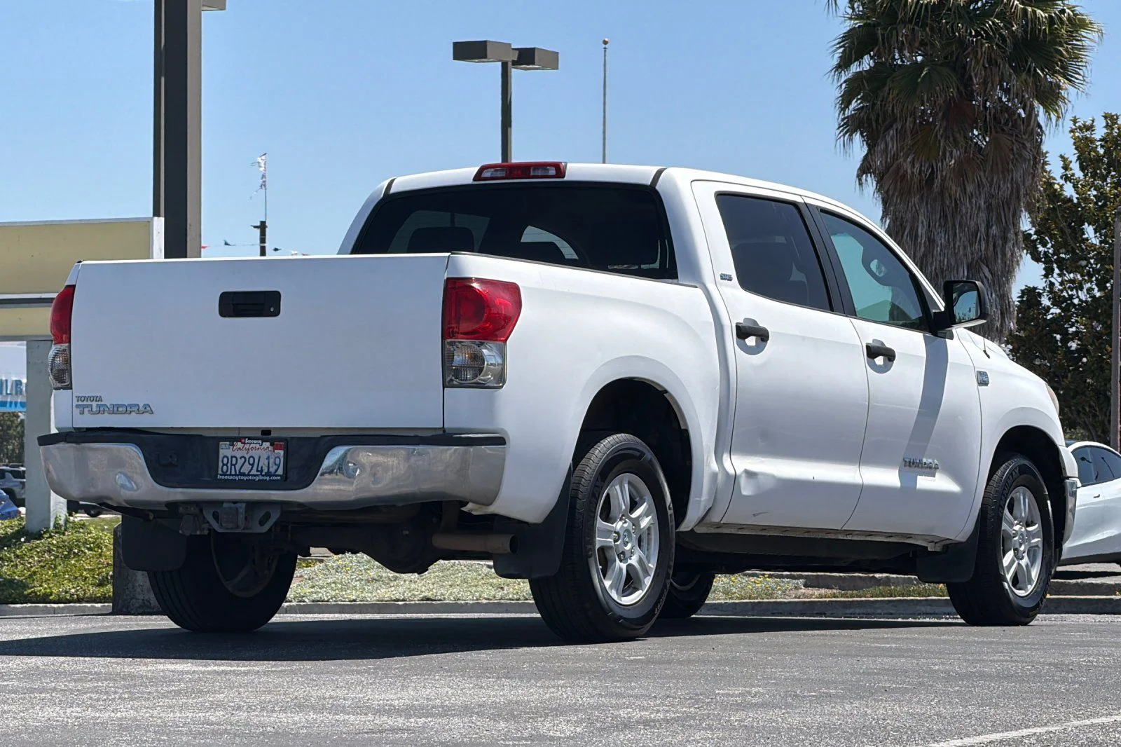 Used 2007 White Toyota SR5 image 4