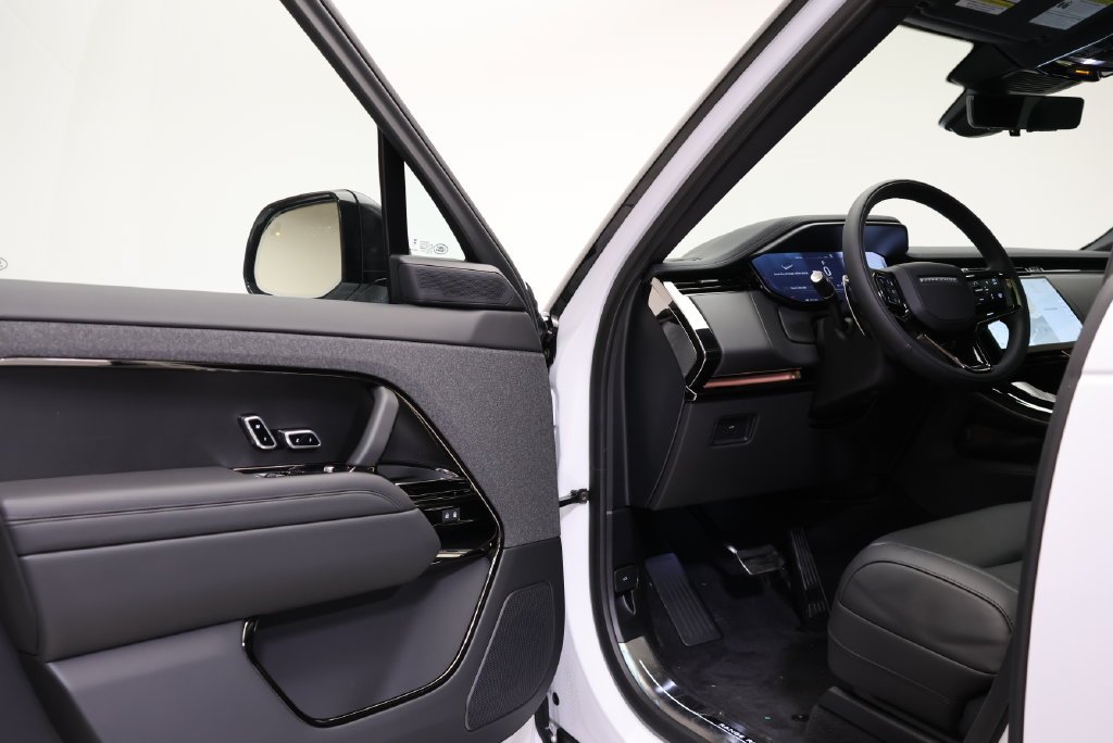 Certified Used 2026 Fuji White Land Rover Dynamic SE image 29