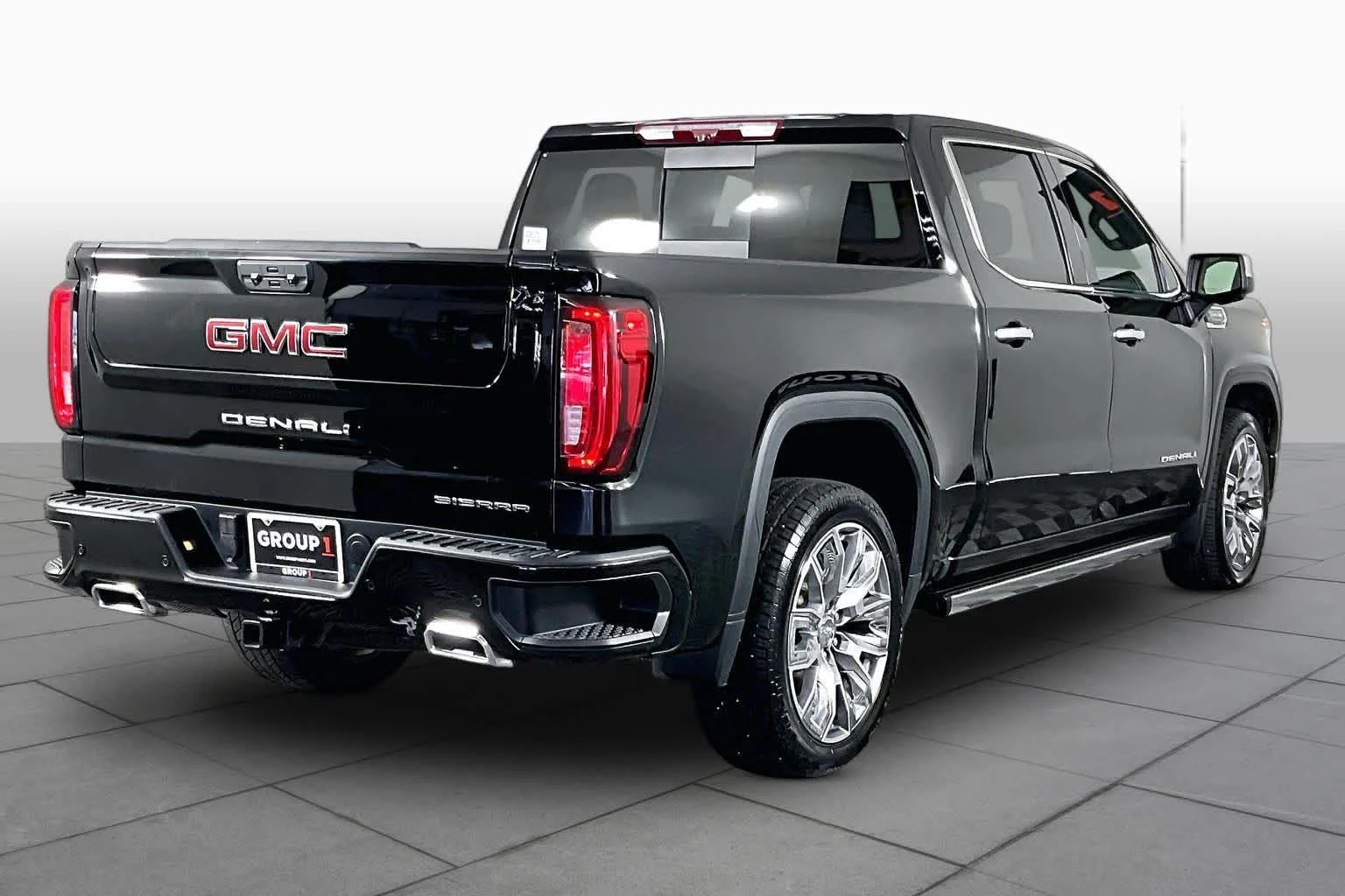 Used 2025 Onyx Black GMC Denali image 13