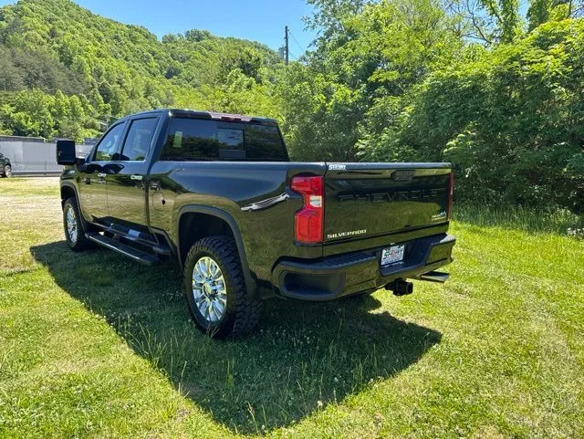 Used 2022 Black Chevrolet High Country image 6